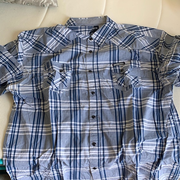 Akedimics, and ecko short sleeved shirts - Picture 4 of 6